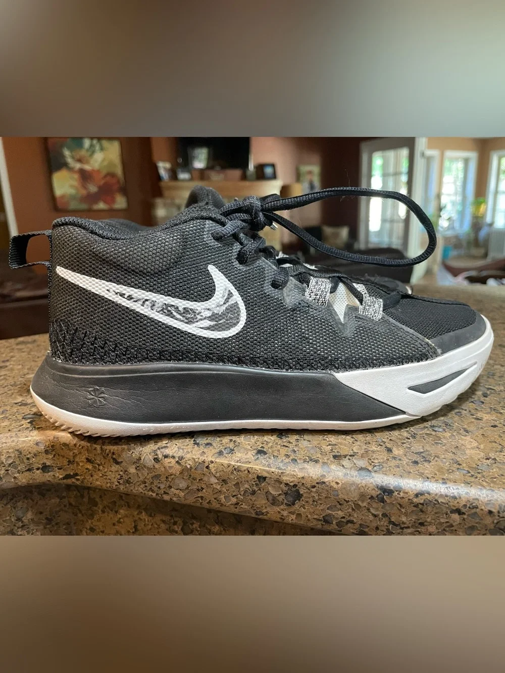 Nike Kyrie Flytrap VI Black White Big Kids' Sz 3.5 Mid-Top Athletic Basketball